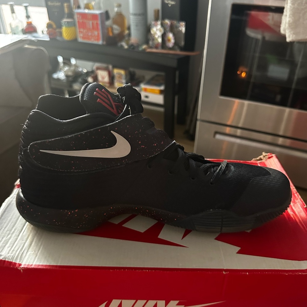 Chance! Nike Kyrie 2 size 13 black